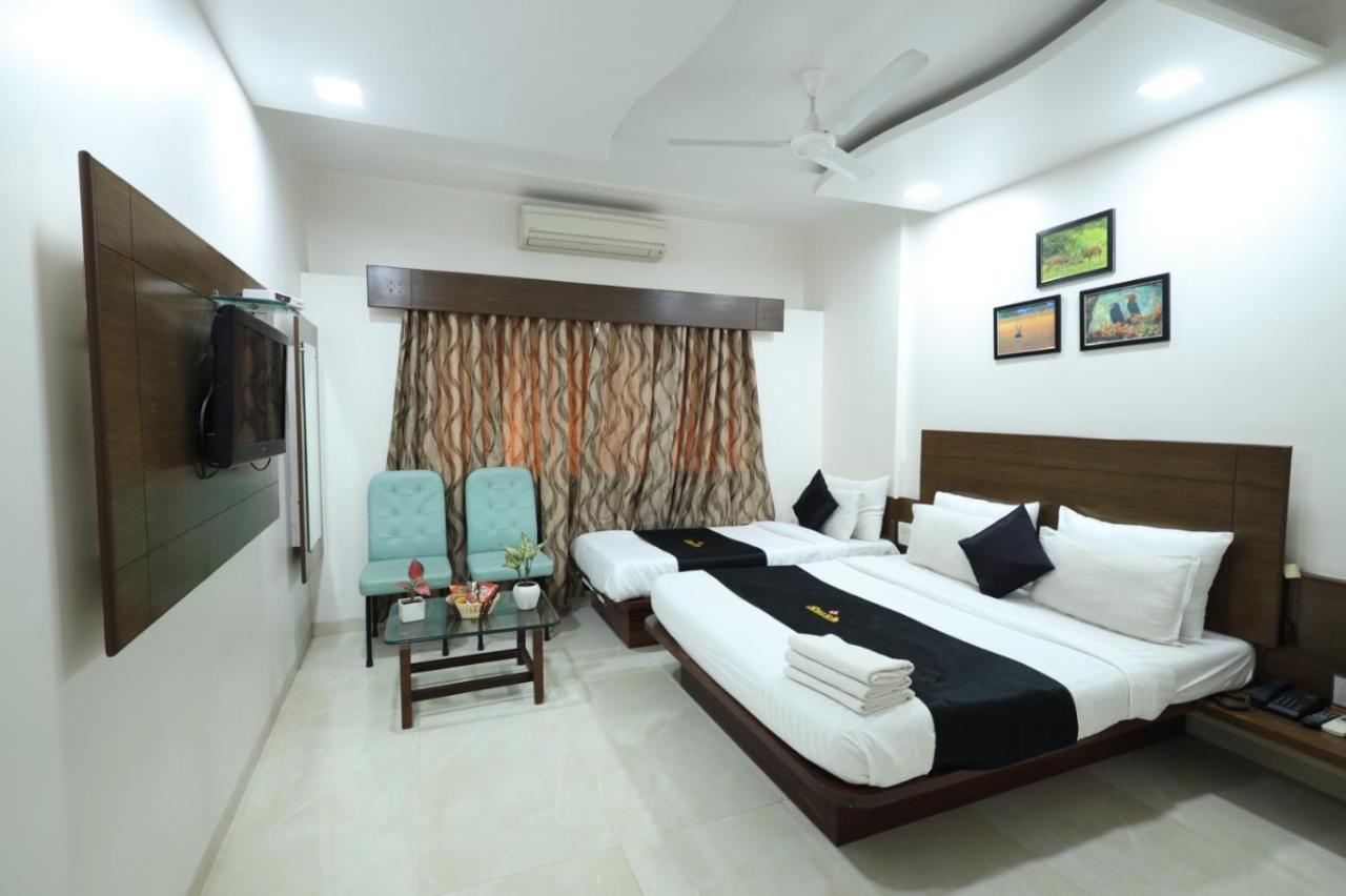 Saish Hotel Shirdi Exteriör bild