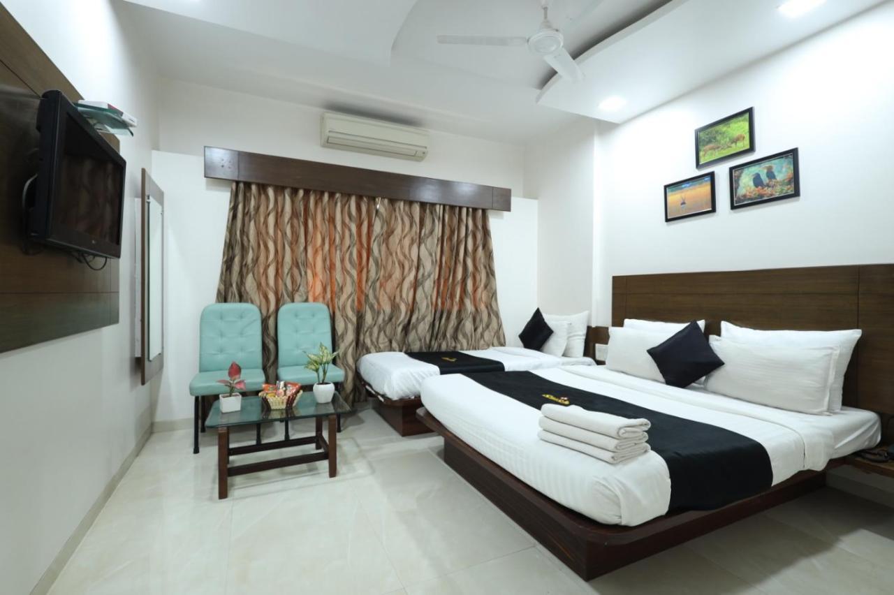 Saish Hotel Shirdi Exteriör bild