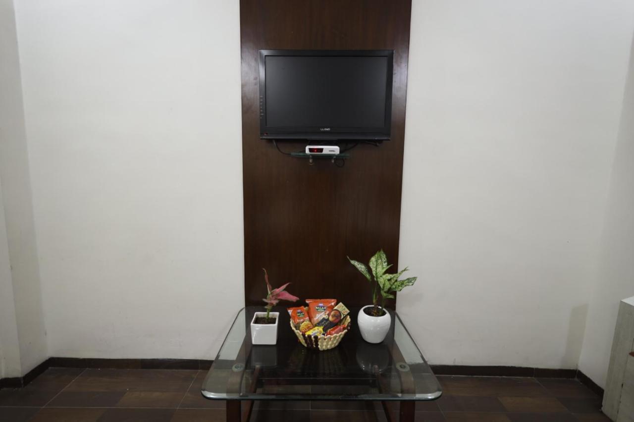 Saish Hotel Shirdi Exteriör bild