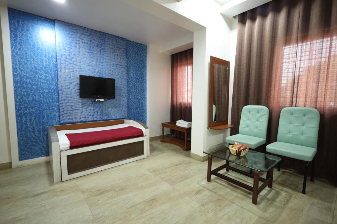 Saish Hotel Shirdi Exteriör bild