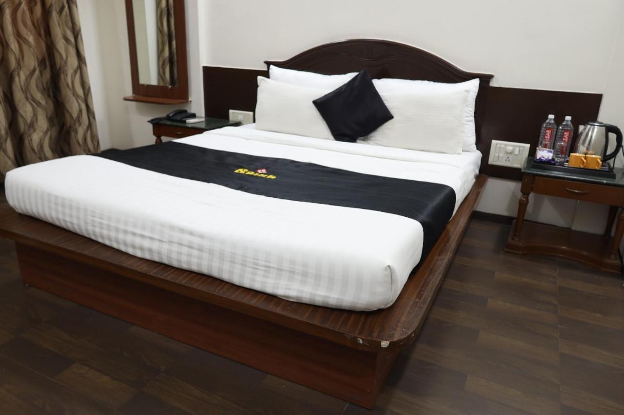 Saish Hotel Shirdi Exteriör bild