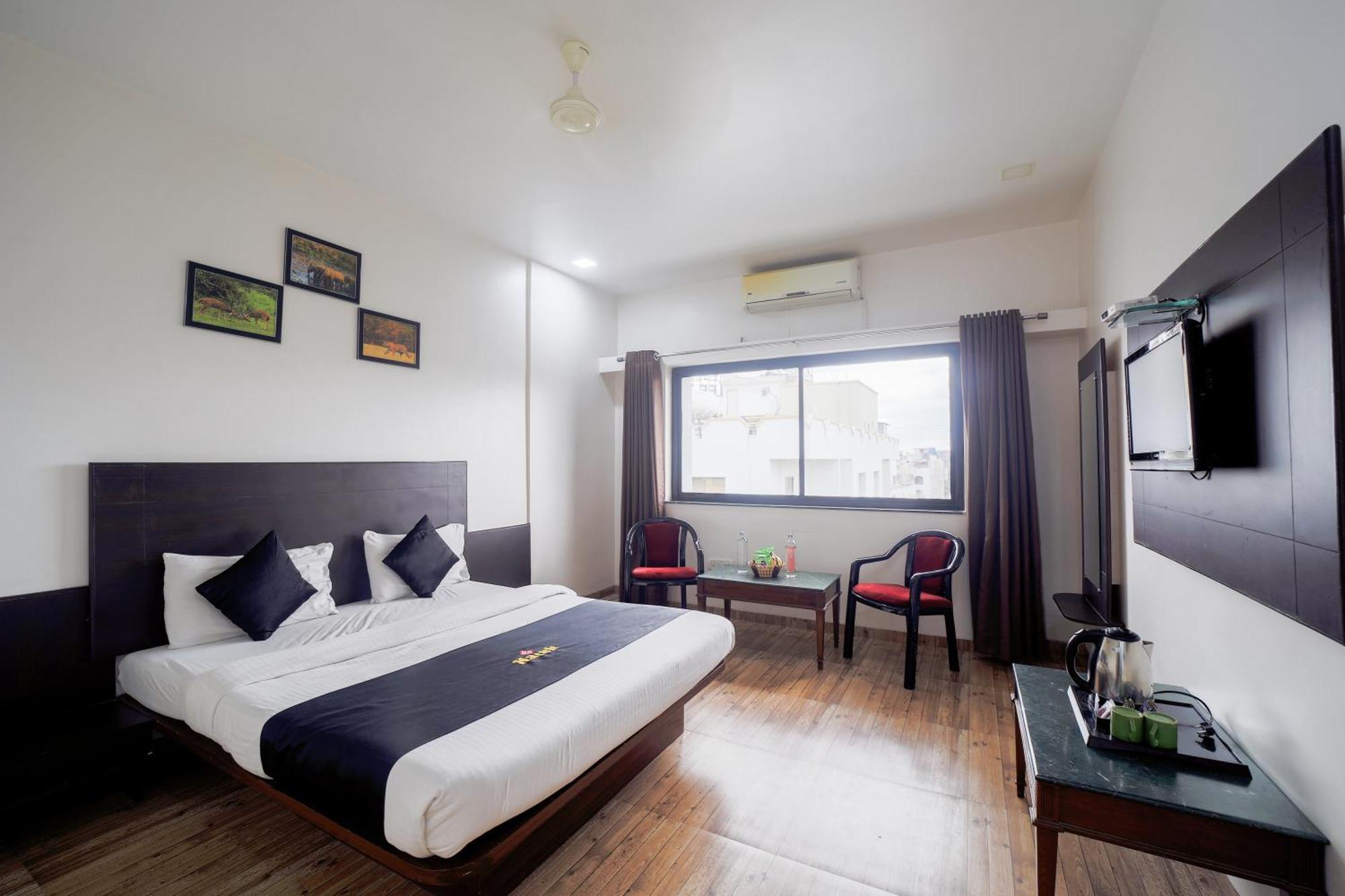 Saish Hotel Shirdi Exteriör bild