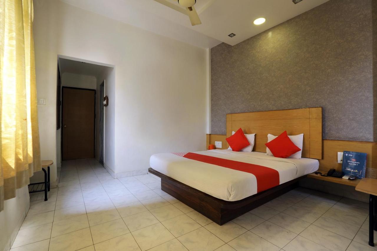 Saish Hotel Shirdi Exteriör bild