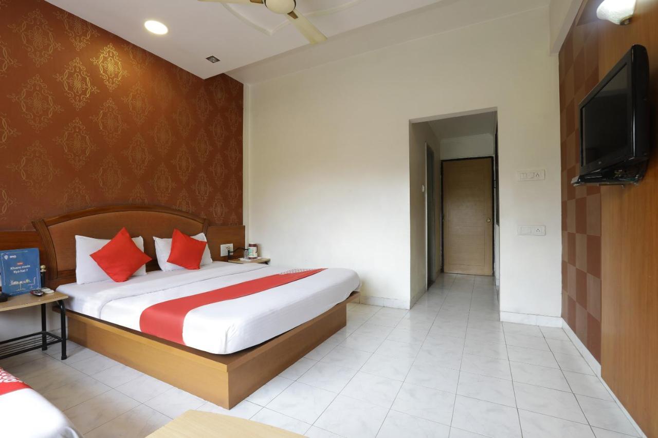 Saish Hotel Shirdi Exteriör bild