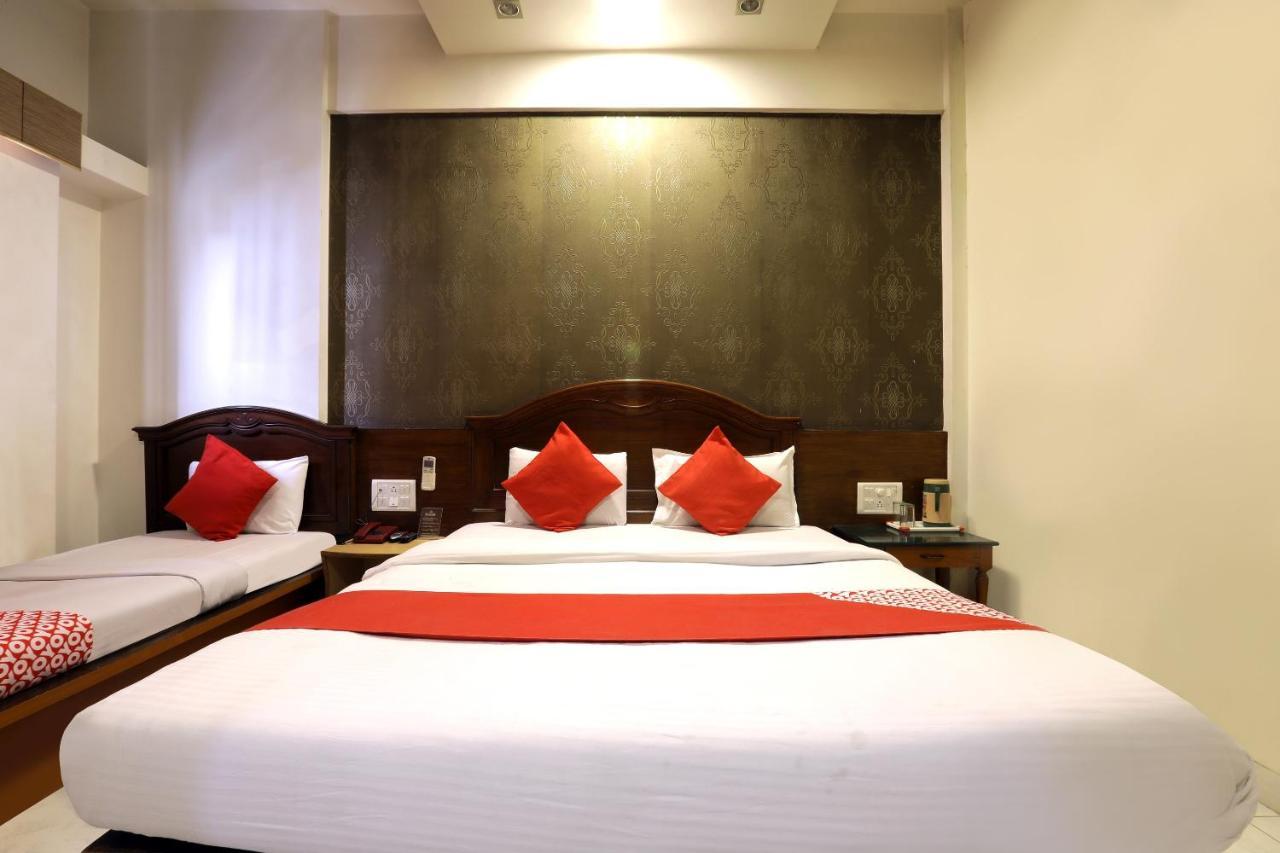 Saish Hotel Shirdi Exteriör bild