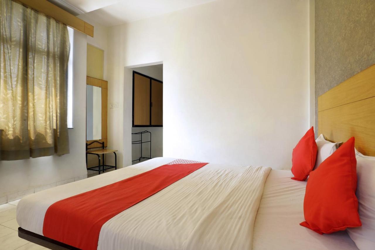 Saish Hotel Shirdi Exteriör bild